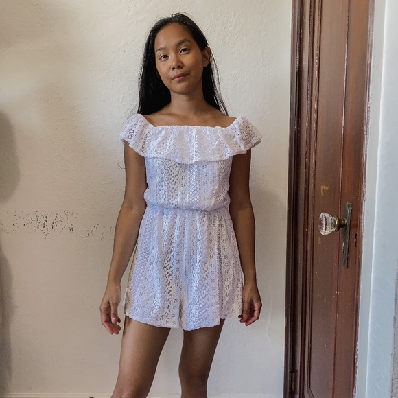 Off shoulder lace romper - Picture 3 of 4